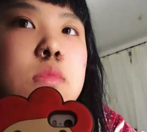 吻唇妆鼻毛妆这波神奇的美妆趋势,你会尝试吗
