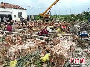 江苏东台遭雷雨大风袭击倒塌百余间房屋正开展救援
