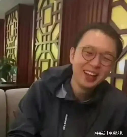杜海涛卡点为老婆庆生减重20斤意外秃头,被老婆调侃瘦得只剩丑
