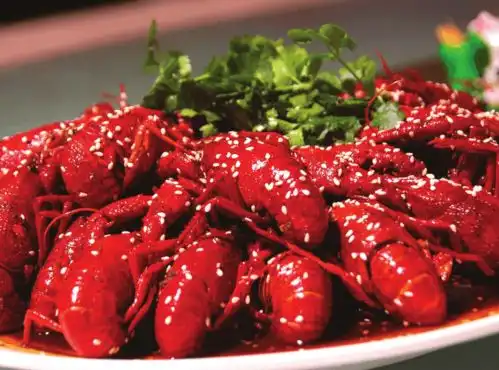 夏季夜宵美食搭配葡萄酒小龙虾这个夏天就该这么吃

