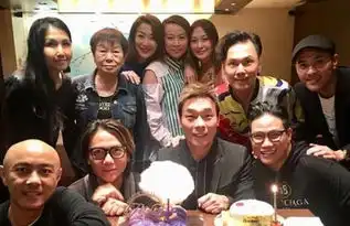 郑秀文夫妇参加婚礼,迎来人生首次被新人斟茶,面露尴尬不知所措
