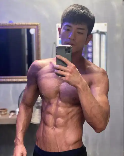 韩国肌肉警察,常年健身体脂7,8块腹肌大长腿,超级暖男
