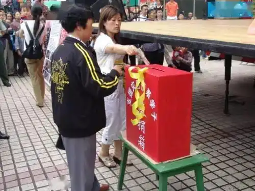 今天,一定要看看这些视频和照片,感受龙山人的大爱
