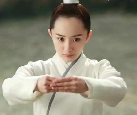 明星女扮男装,杨幂太丑,唐嫣搞笑,最后一位她三分
