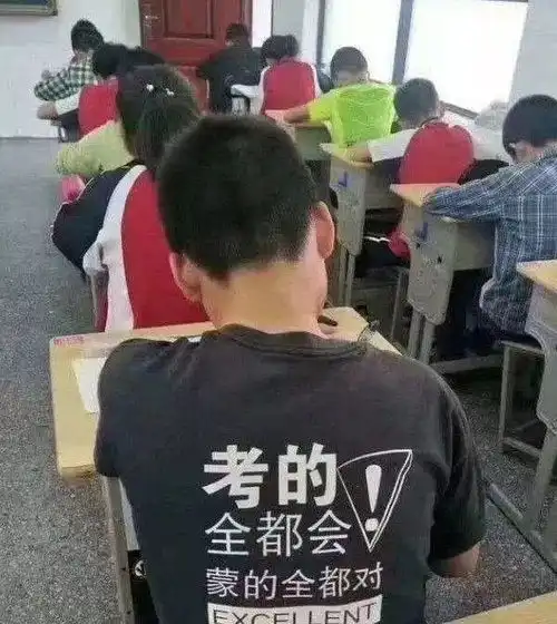 搞笑图片妹子,看在他这么诚心的份上你就原谅他吧
