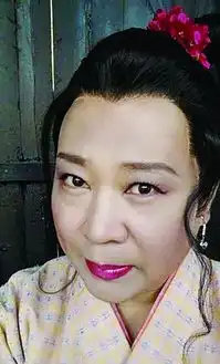 李湘短发变帅气男神郭德纲红唇成妩媚美女
