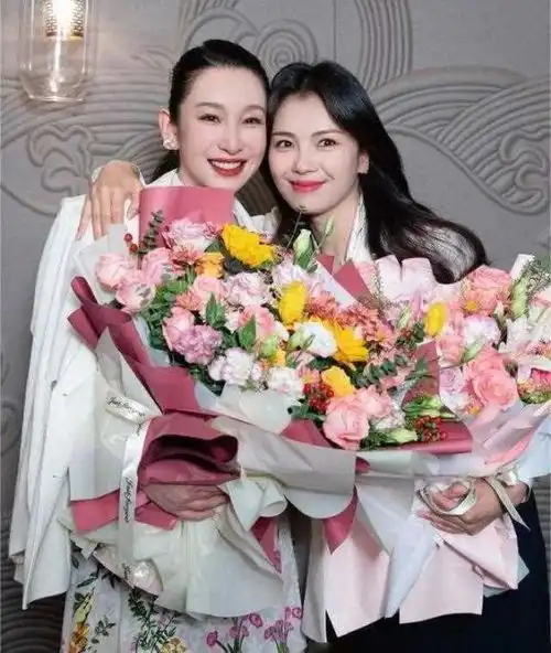 花少十年过去了,张翰变成大叔了刘涛都问张翰怎么变成这样了
