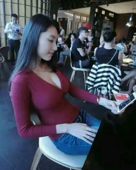 据说这张就是某国最性感的拍照
