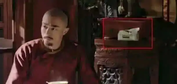欺骗观众的搞笑穿帮镜头,网友导演你过来,我保证不打你
