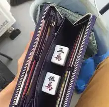 爆笑gif图妹子,你们这样在公车上大秀恩爱,胆子也太大了吧
