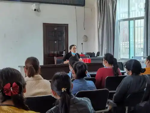 家门口的招聘会
