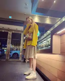 金泫雅劲歌热舞险些走光,惹火身材令人羡慕,性感小野马的衣品更是名不虚传
