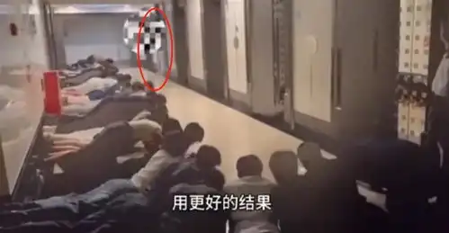 让员工趴在地上迎接领导是谁在拿恶俗当有趣
