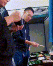 搞笑gif图老哥,这下玩大了吧
