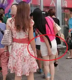 搞笑gif图这样发传单你能好意思不接
