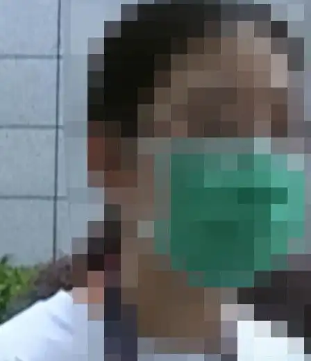 花98元体验按摩,过了一周女子索要50万,胳膊上打着石膏

