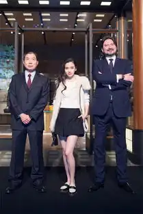 angelababy亮相品牌活动人气爆棚卖萌搞怪逗乐全场
