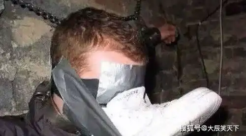 搞笑图片搞笑段子看到这大妈,吓得我以后都不敢坐地铁了
