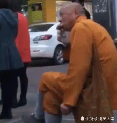 美柚资讯搞笑gif趣图酒肉穿肠过,佛祖心中留
