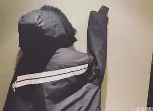 关晓彤说穿成这样就不用穿秋裤了
