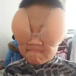 gif搞笑趣图妹子,这摩托车没这么高吧,你上车的样子太尴尬了
