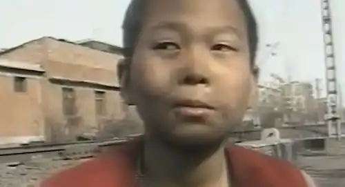 23年前的丐帮,生活在宝鸡火车站旁的垃圾堆,最小的只有九岁
