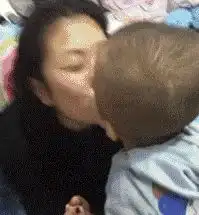 搞笑gif趣图小朋友这是你人生的巅峰可以吹一辈子
