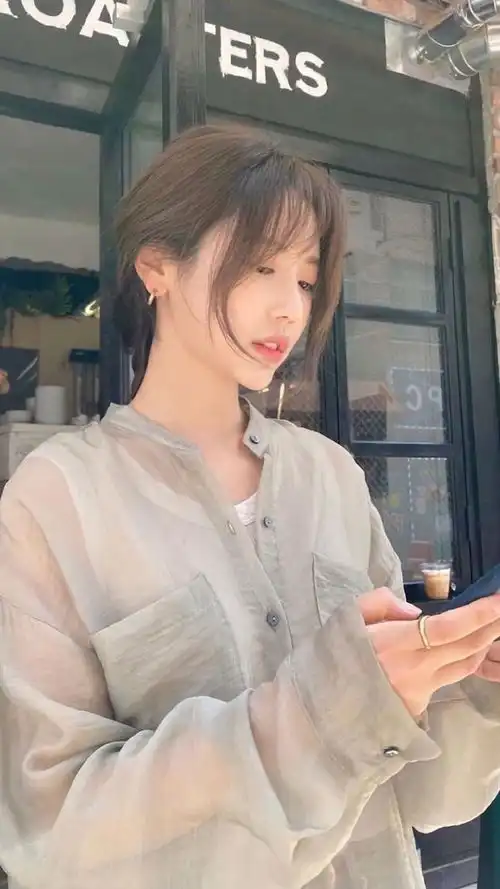 高清美女手机壁纸吾徒岂独坐诗穷,正堪吟坐掩柴扃
