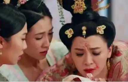 影视剧中最搞笑的穿帮镜头,热巴耍小聪明,网友杨幂是无辜的
