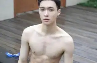 男星腹肌大盘点,王源8块,他的腹肌让人不舍得眨眼
