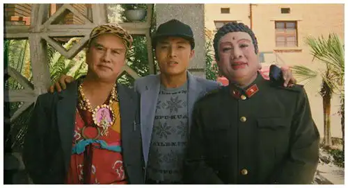 无法重拍的瞬间唐僧搂着观音,如来穿军大衣,八戒骑黑毛驴,沙僧吸烟
