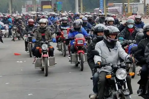 为什么很多农民工回家过年,不坐火车反而骑摩托车
