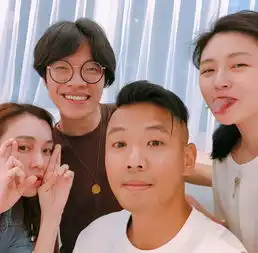 大小s三姐妹罕见聚齐范玮琪makiyo也加入合影
