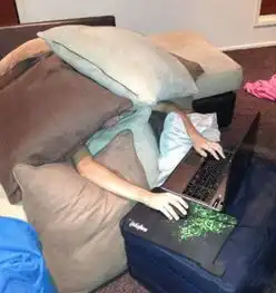 你冬天在家是不是这样子的搞笑图片
