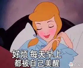孔雀跑进男厕所,被镜子里的自己给美到了
