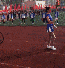 搞笑gif趣图再瘦一点就被风吹跑了吧

