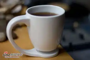 优雅的漂浮杯
