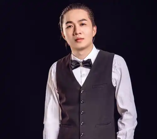 赖神分手后放飞自我带四妹五排被狂吹彩虹屁,吕德华评价太精辟
