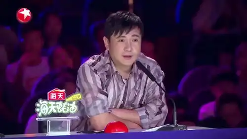 沈腾俯卧撑挑战健身美女,刚做一个就趴下了,太搞笑了丨达人秀
