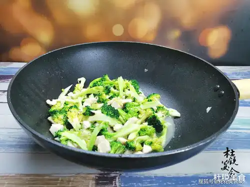 袁姗姗晒自制瘦身菜,网友这搭配真是绝了,难怪那么漂亮
