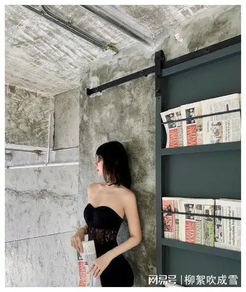 搞笑gif趣图赵丽颖老板,撑死算工伤吗说完自己都笑了
