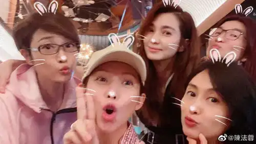 组图陈法蓉蔡少芬朱茵洪欣组港普f4开少女滤镜合影聚会
