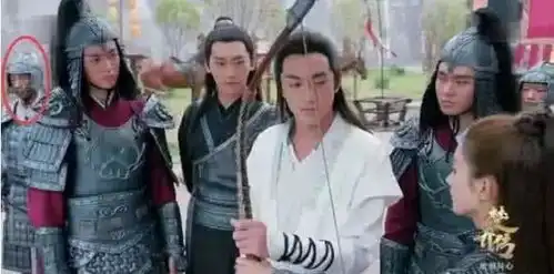 让人尴尬的明星穿帮照,一个比一个搞笑,你能坚持到第几个
