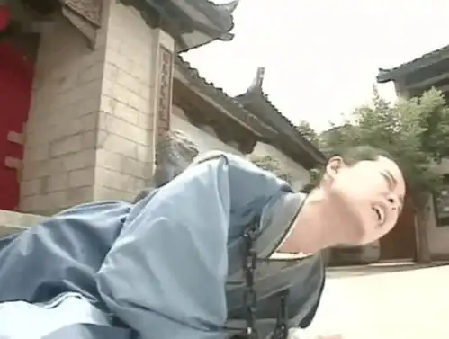 新白娘子传奇的穿帮镜头,连电线杆都出来了,笑喷网友
