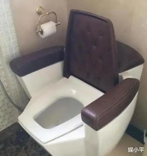 女朋友的爸爸说,只要把这桶水接满,就把女儿嫁给我,这该怎么做呢
