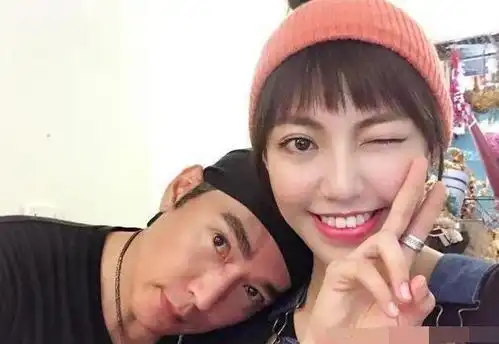 他曾是古装剧男神却遭妻子抛弃,为女儿净身出户,今因女儿再走红
