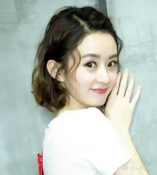 本方脸女孩十几年发型踩雷史,真实经验分享什么发型适合方脸女生
