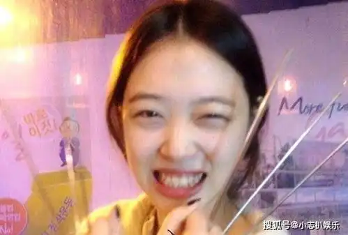 在韩星崔雪莉的葬礼上,他们应该是痛苦的
