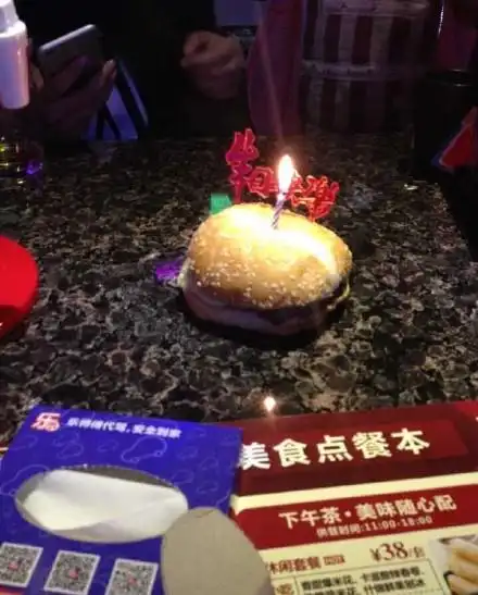 幽默搞笑段子集天知道这只猫心里有多震惊有多慌,哈哈哈哈哈哈
