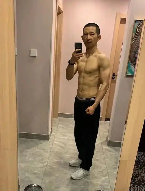 小肚腩到八块腹肌,中年型男养成记
